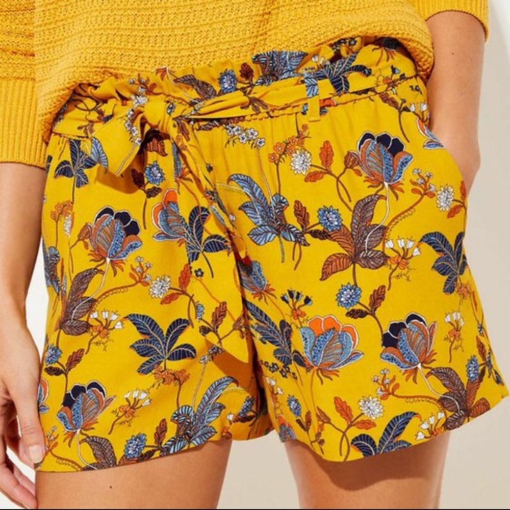 NWT Loft flowy floral crepe shorts size large - Picture 1 of 6